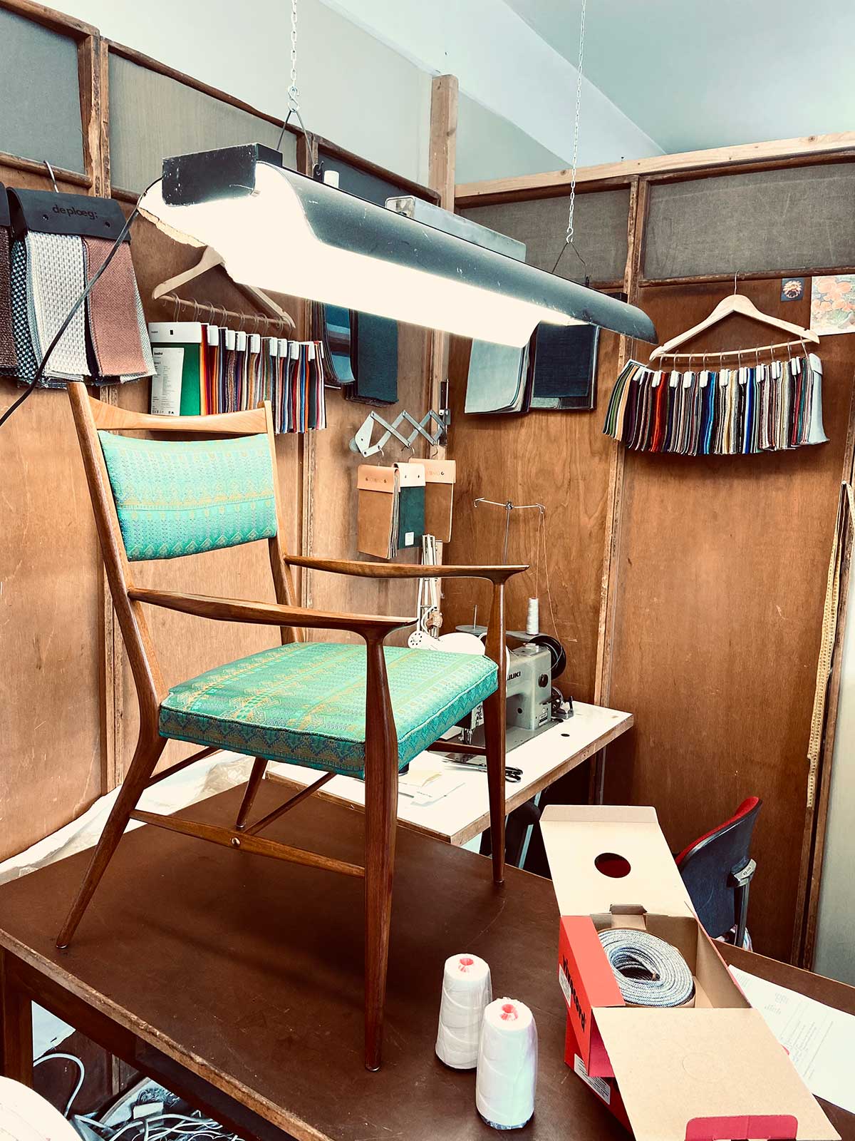 A view at the sewing corner with a rare Paul McCobb armchair set for Wk Germany